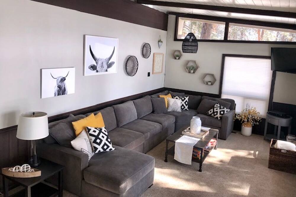 Photo of Livingroom in Pine Hollow