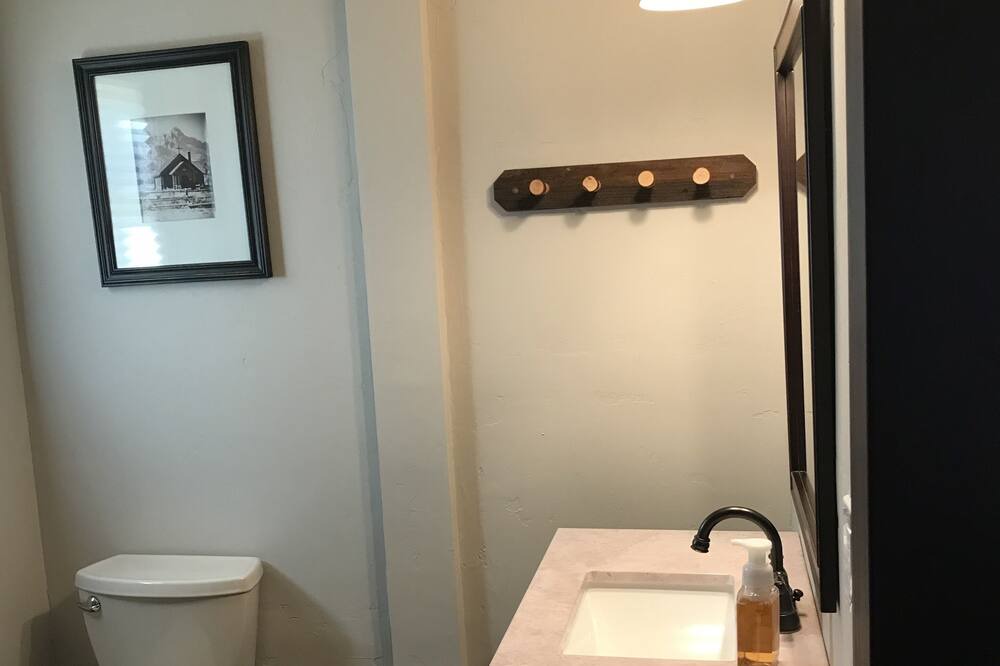 Photo of Bathroom in Pine Hollow