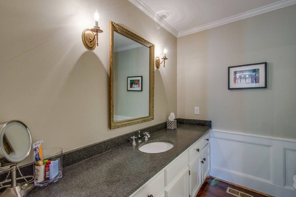 Photo of Bathroom in Franklin