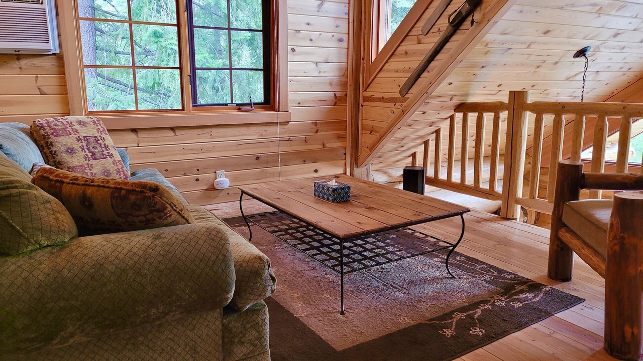 Photo of Livingroom in Mazama