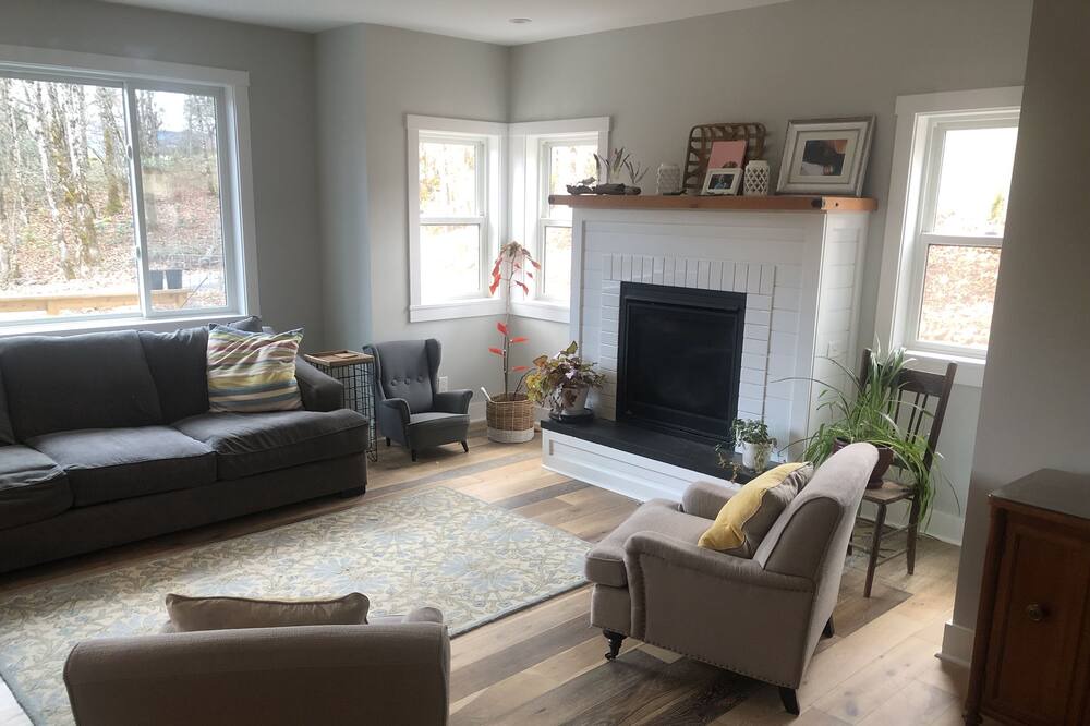 Photo of Livingroom in White Salmon