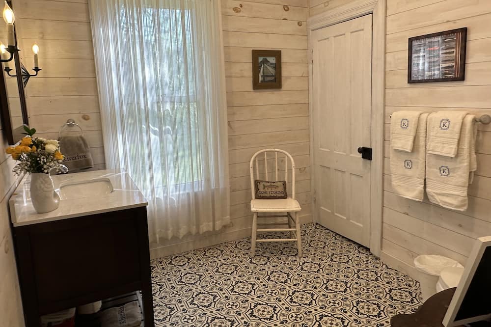 Photo of Bathroom in Thousand Island Park