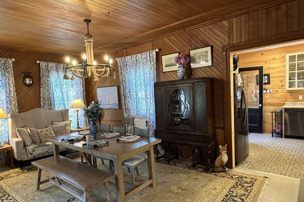 Photo of Bedroom in Thousand Island Park