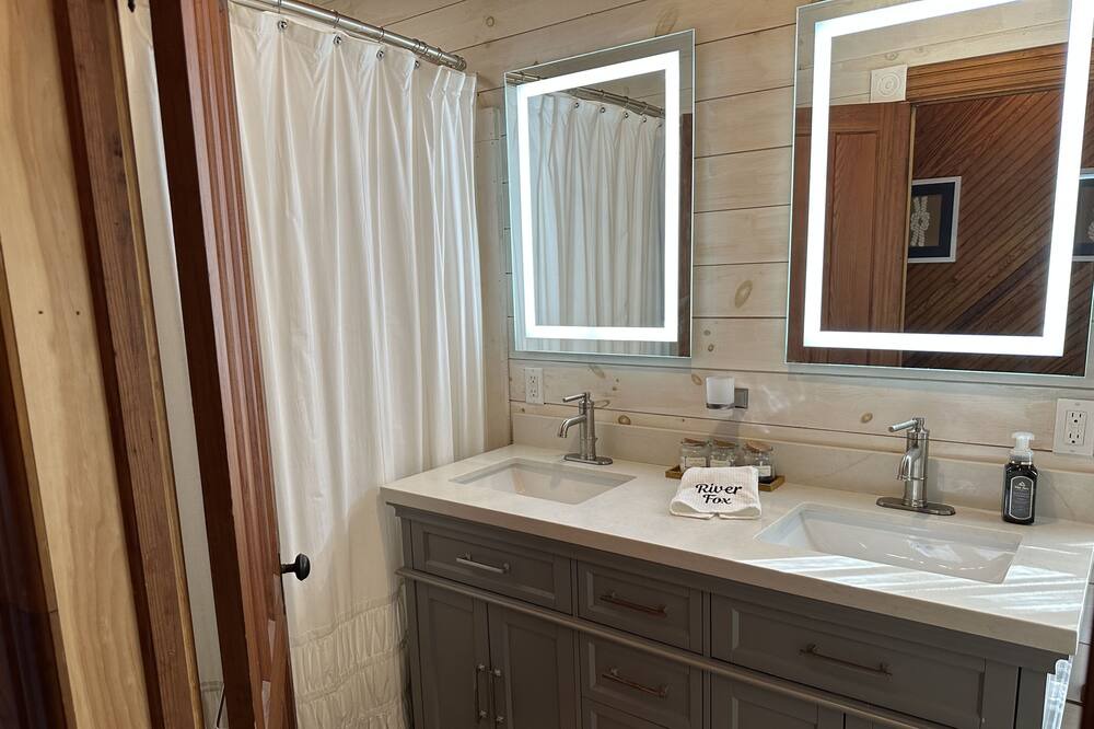 Photo of Bathroom in Thousand Island Park