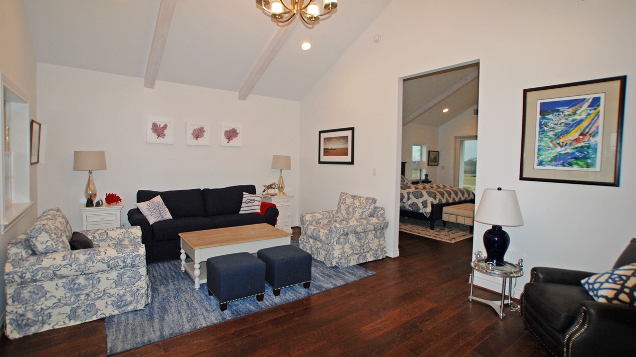 Photo of Livingroom in Madisonville