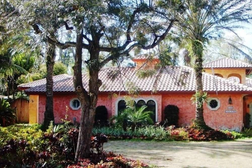 Photo of Others in Plantation