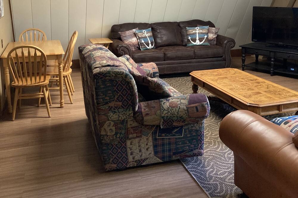Photo of Livingroom in Pettit