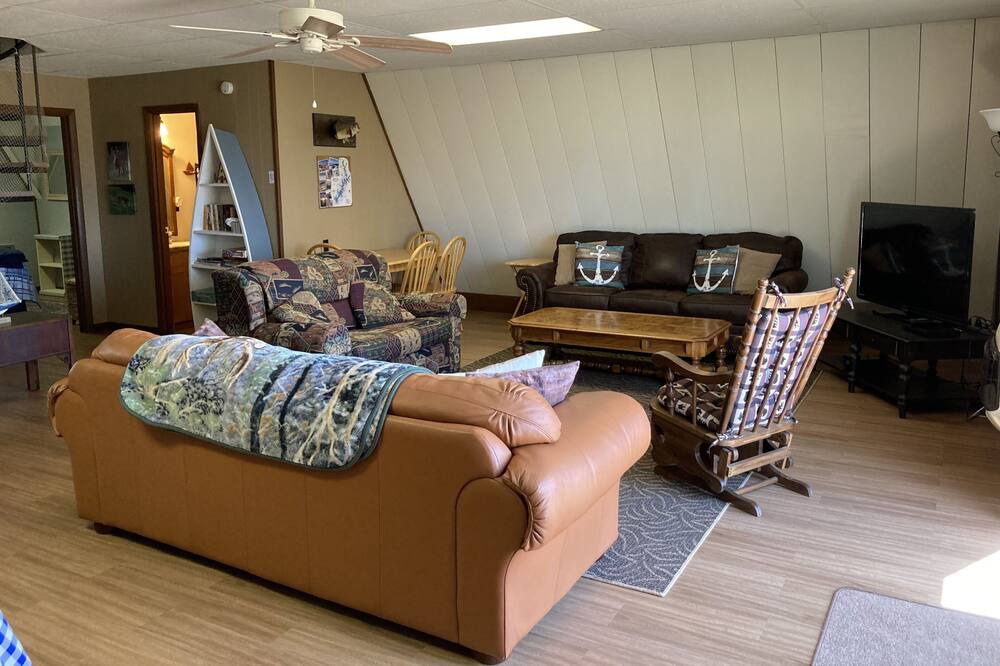 Photo of Livingroom in Pettit