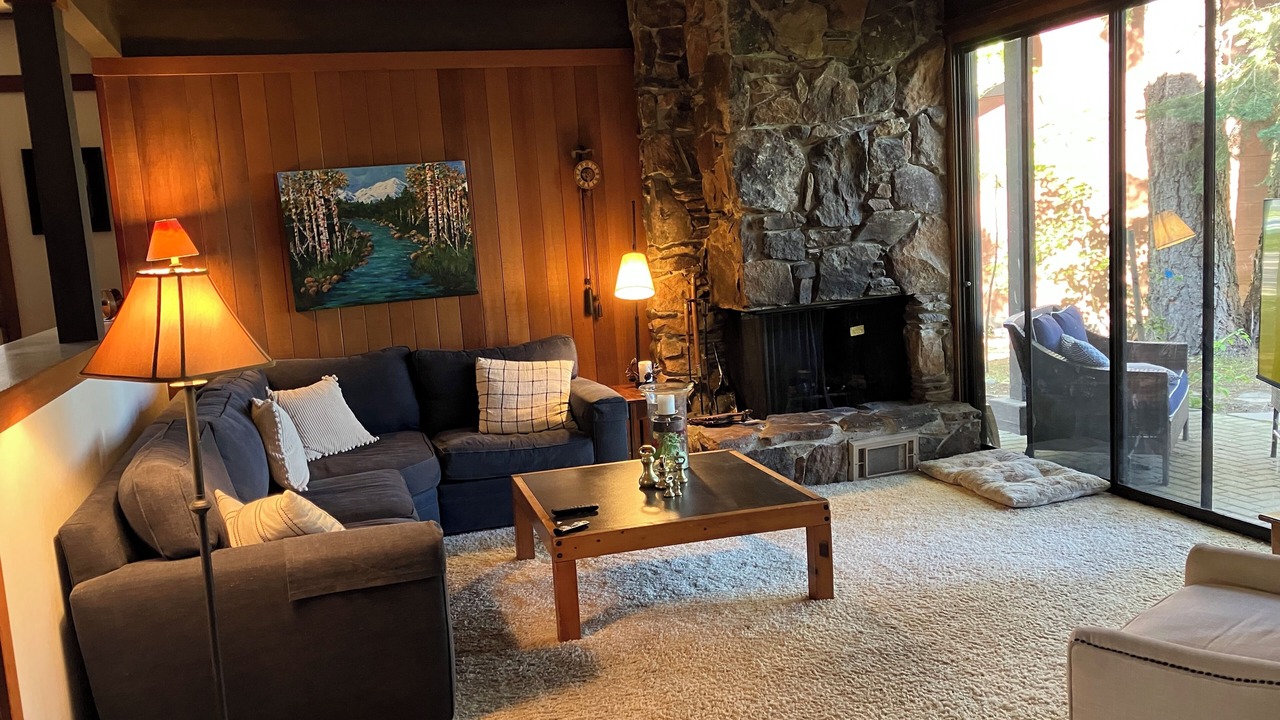 Photo of Livingroom in Tahoe Sierra Estates