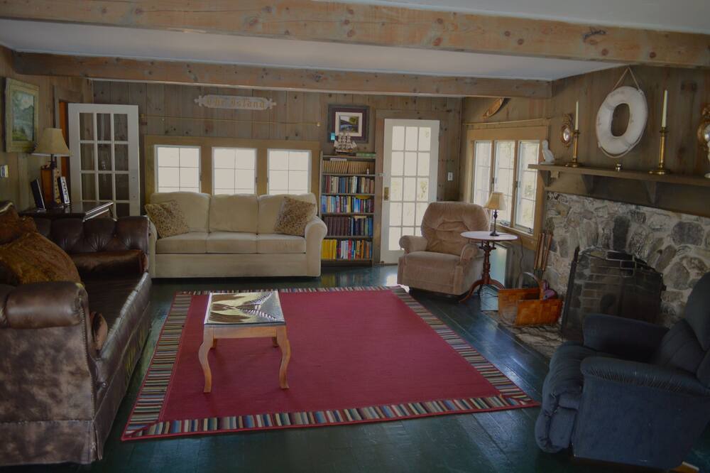 Photo of Livingroom in Poultney