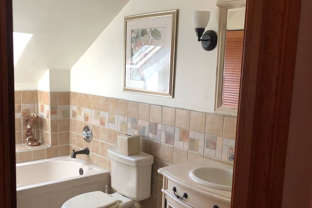 Photo of Bathroom in Osbornsville