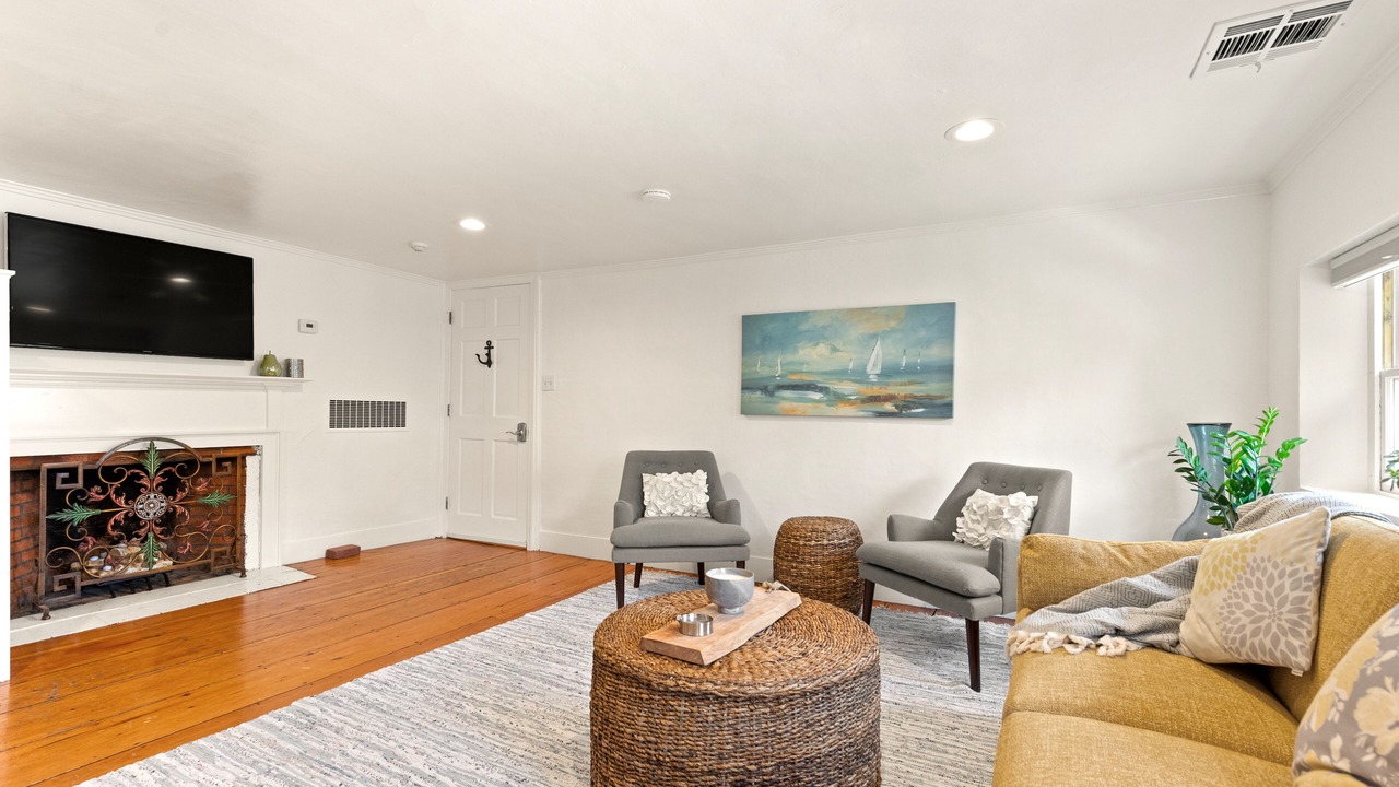 Photo of Livingroom in Marblehead