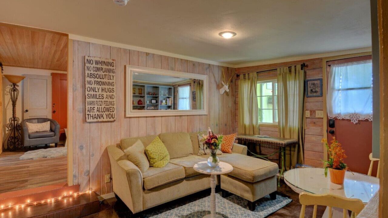 Photo of Livingroom in Jacksonville