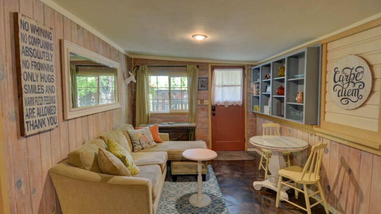 Photo of Livingroom in Jacksonville