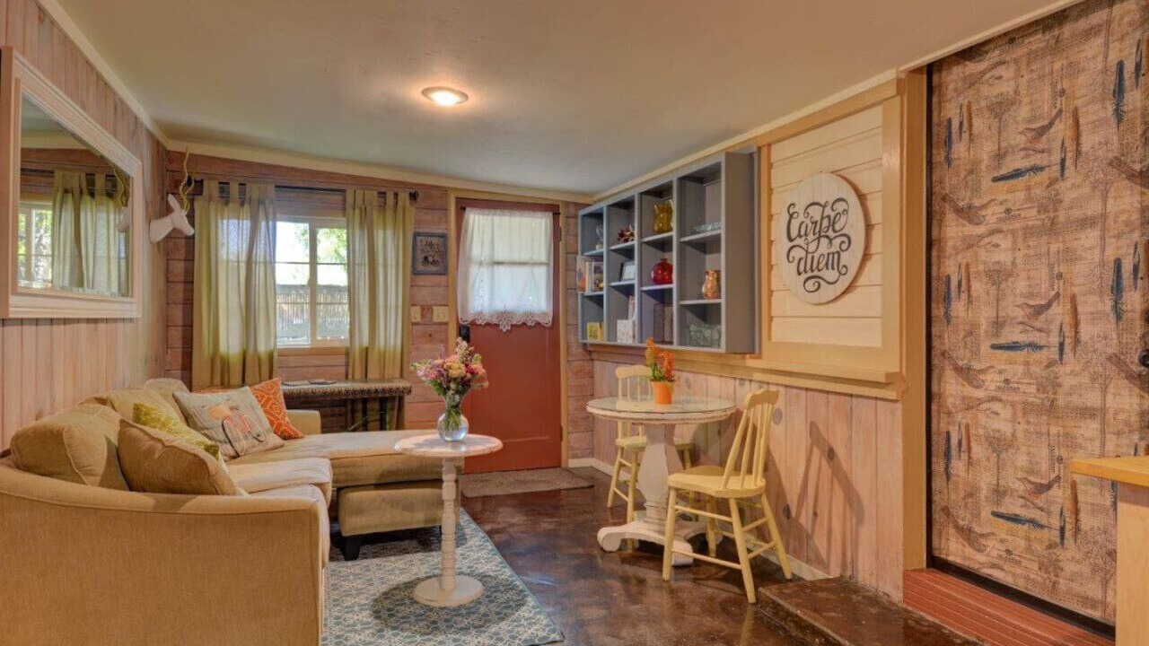 Photo of Livingroom in Jacksonville