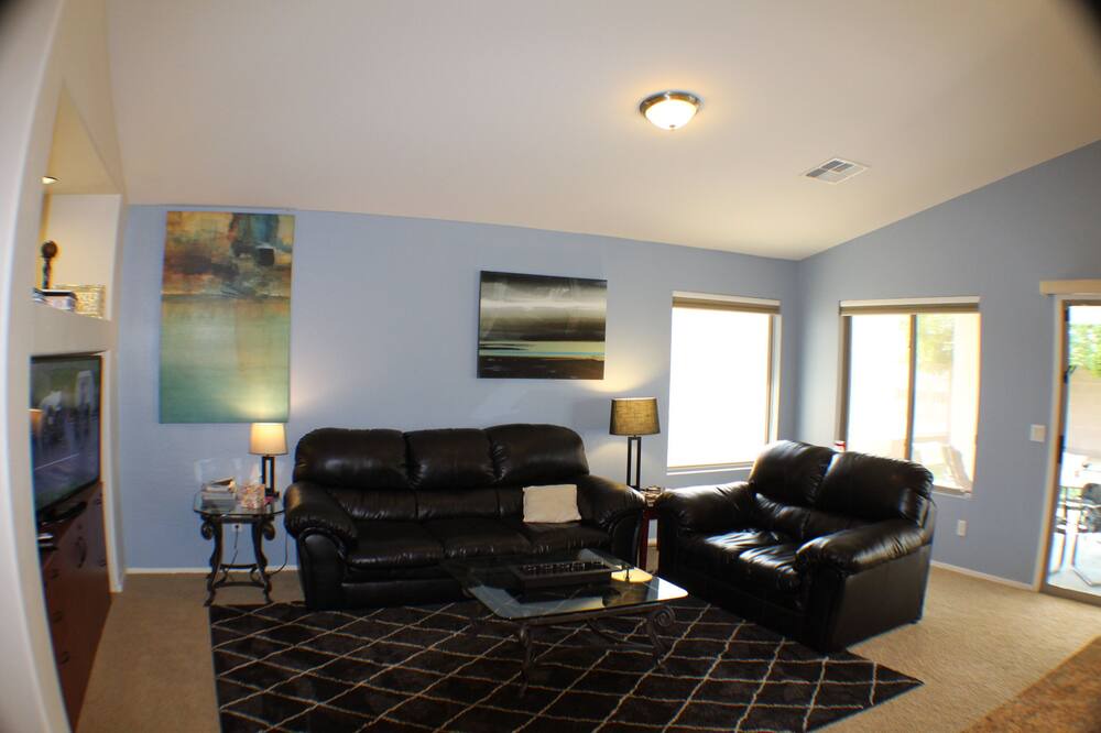 Photo of Livingroom in Goodyear