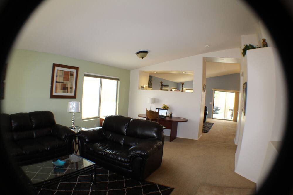 Photo of Livingroom in Goodyear