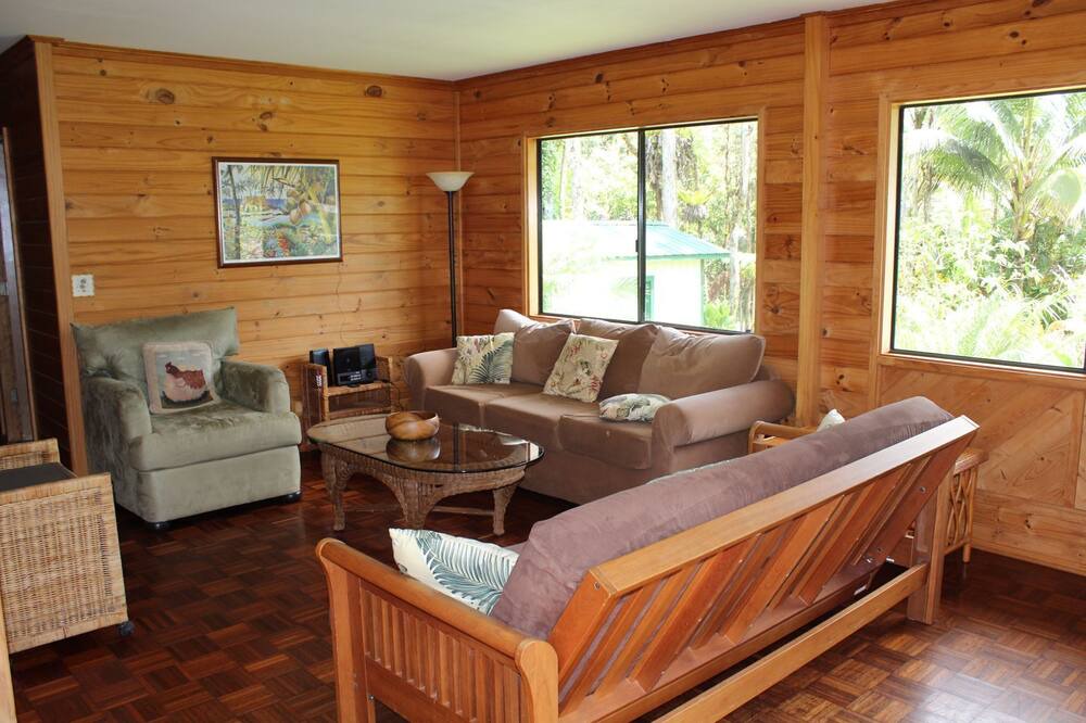 Photo of Livingroom in Nanawale Estates