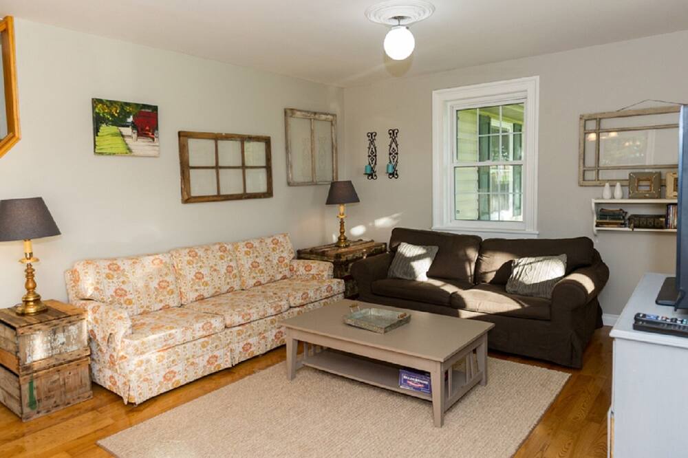Photo of Livingroom in Blandford-Blenheim