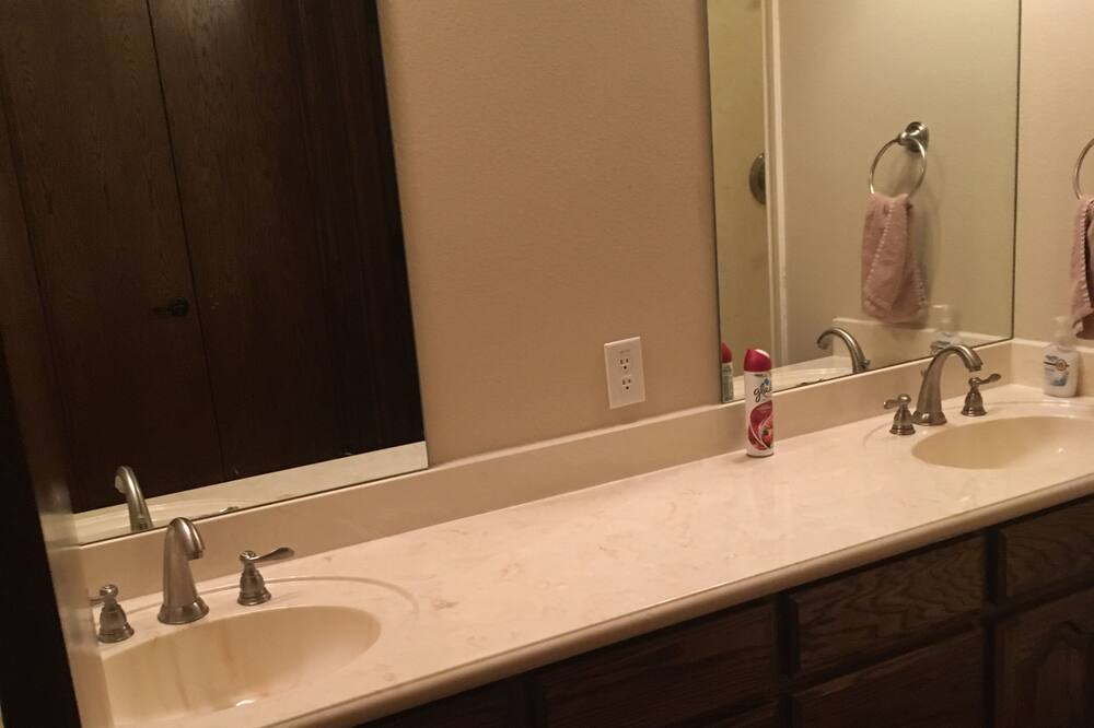 Photo of Bathroom in Farmersville