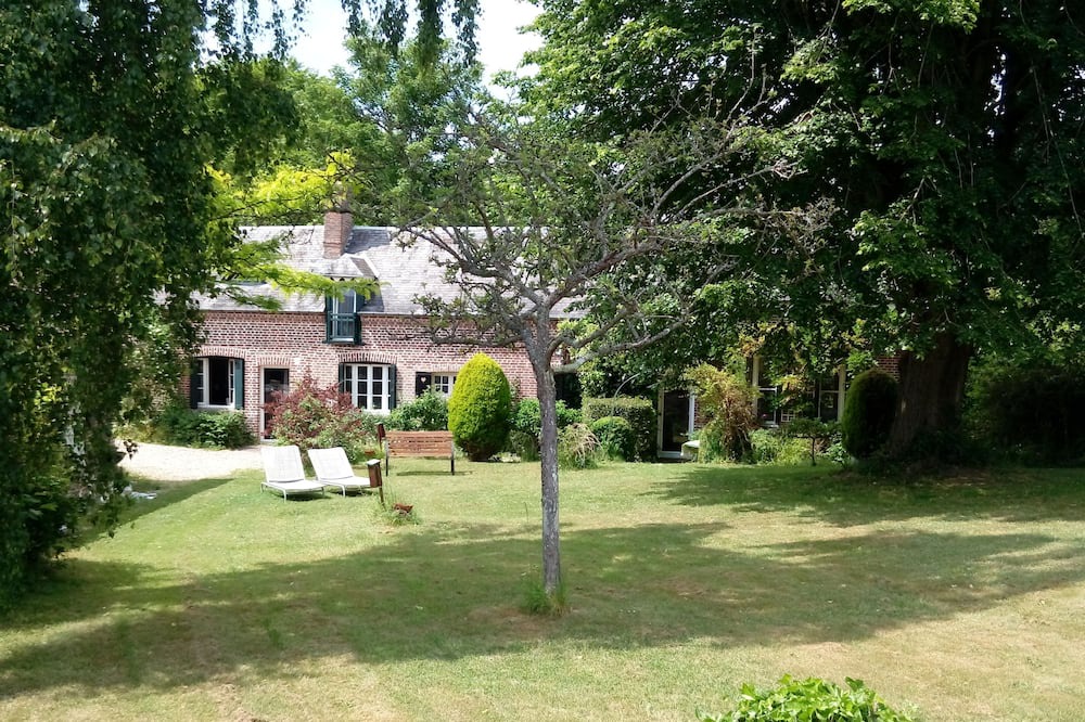 Photo of Outdoor in Saint-Cyr-la-Campagne