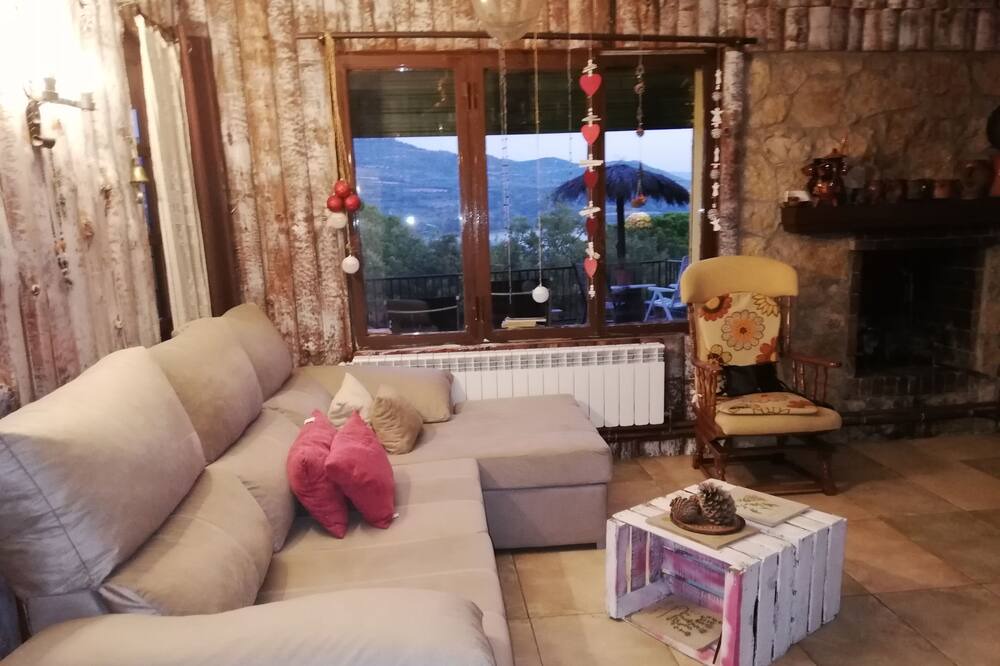 Photo of Livingroom in Llimiana