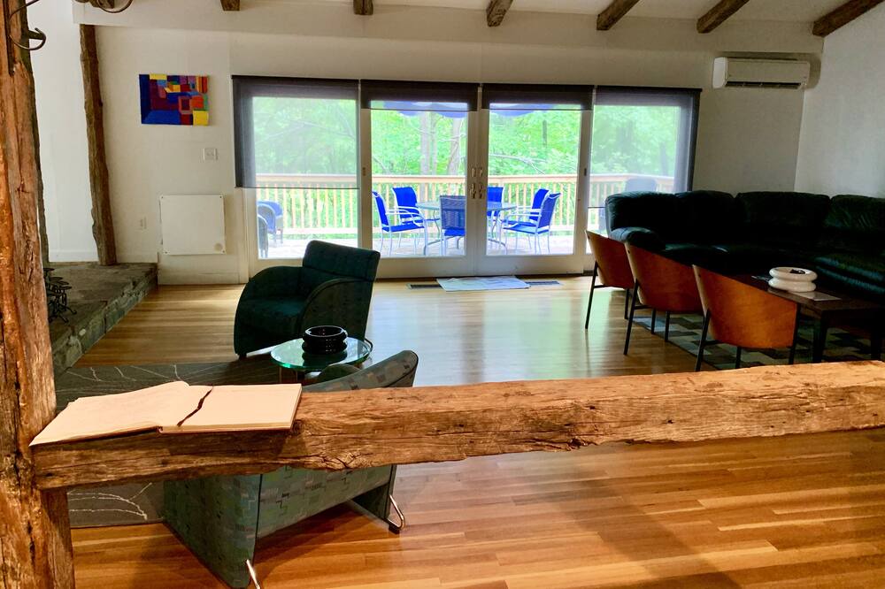 Photo of Livingroom in Town of Lloyd