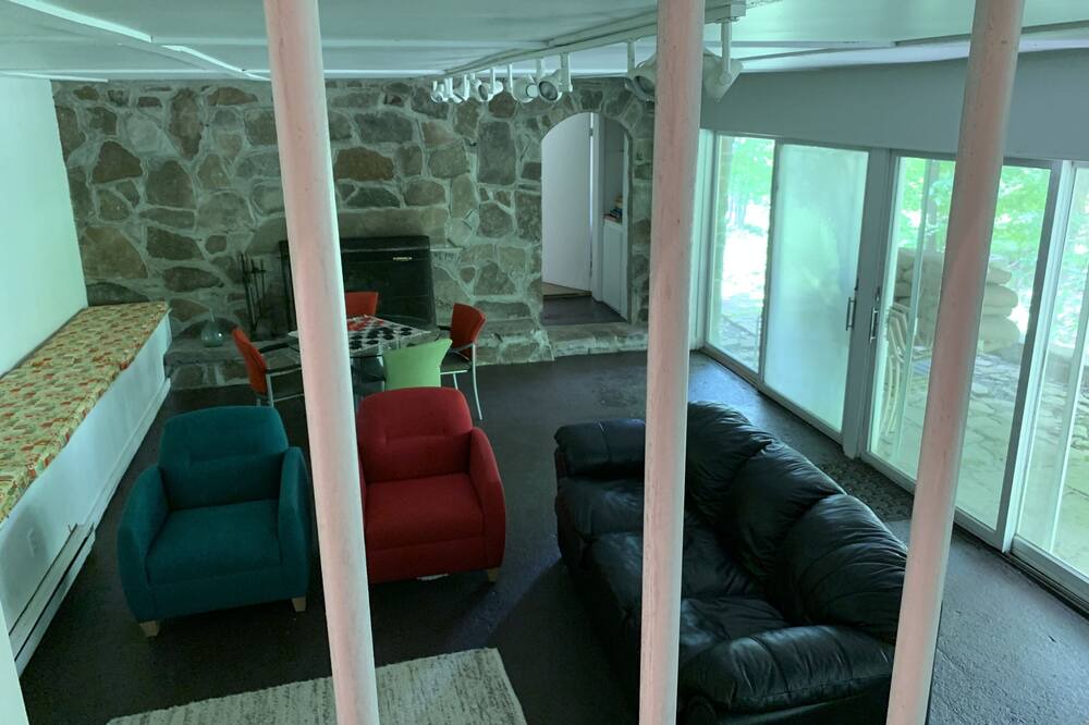 Photo of Livingroom in Town of Lloyd