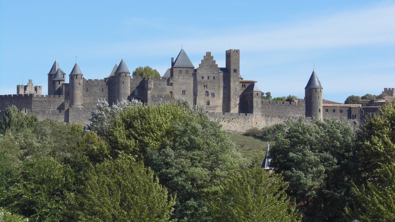 Photo of Buildings in Hounoux