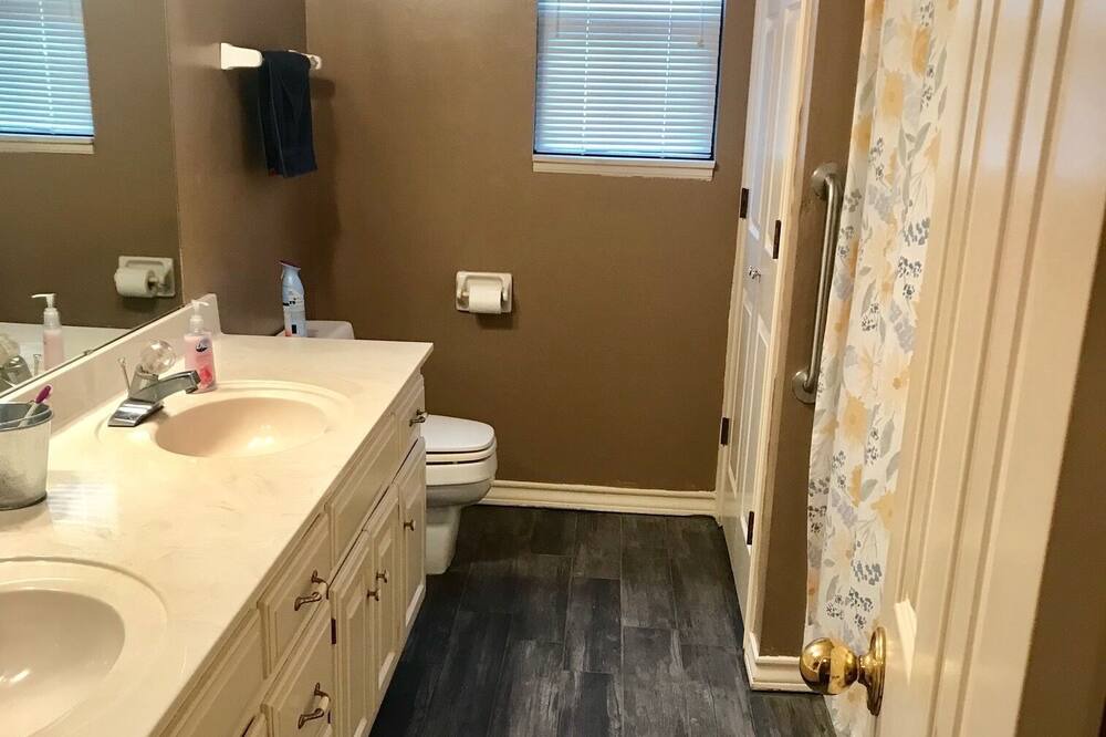 Photo of Bathroom in Pawhuska