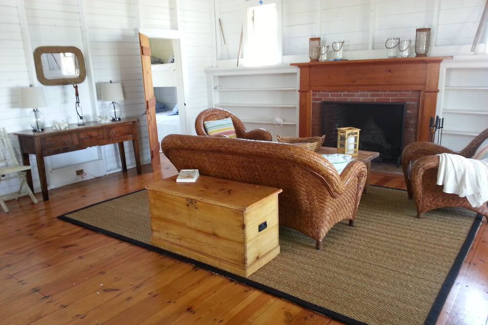 Photo of Livingroom in Warren Landing