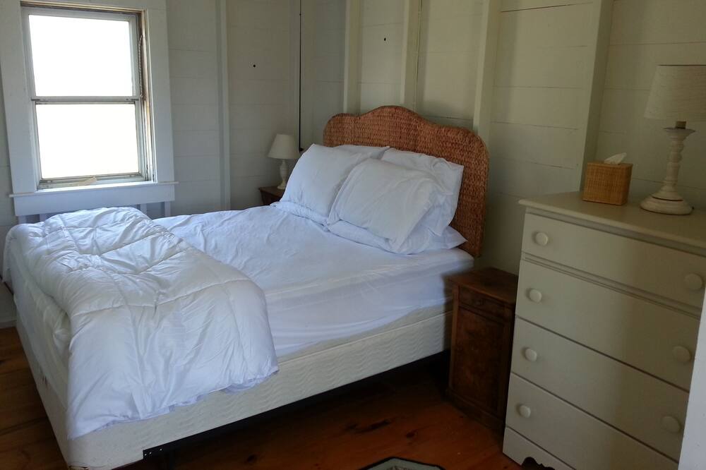 Photo of Bedroom in Warren Landing