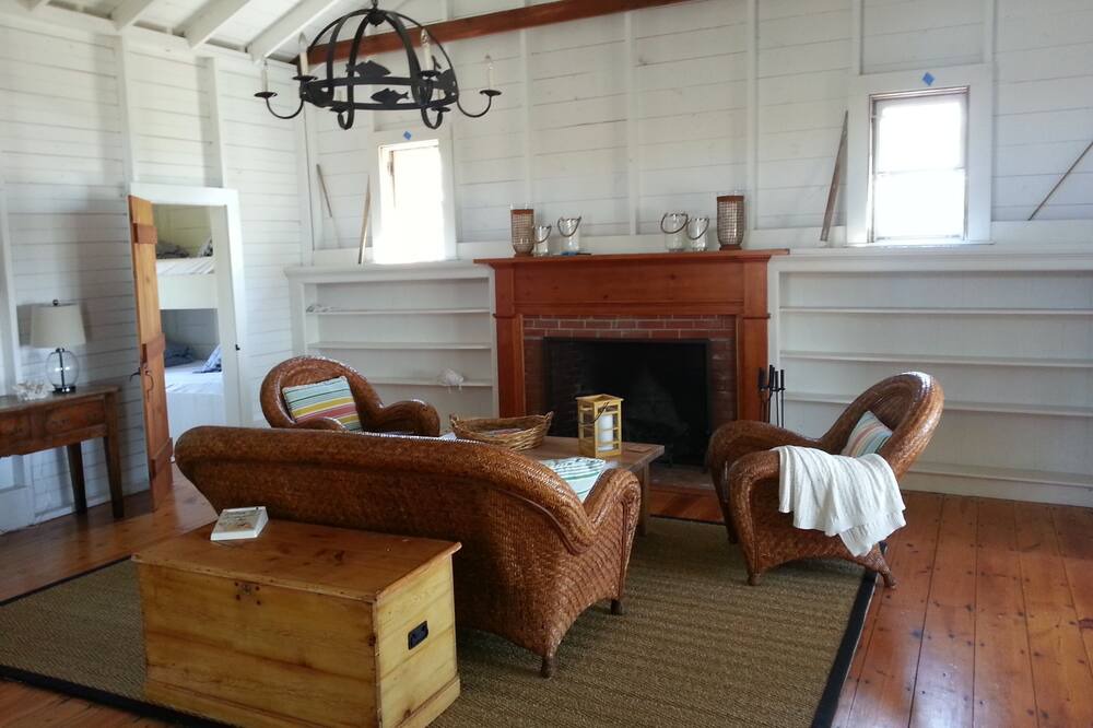 Photo of Livingroom in Warren Landing