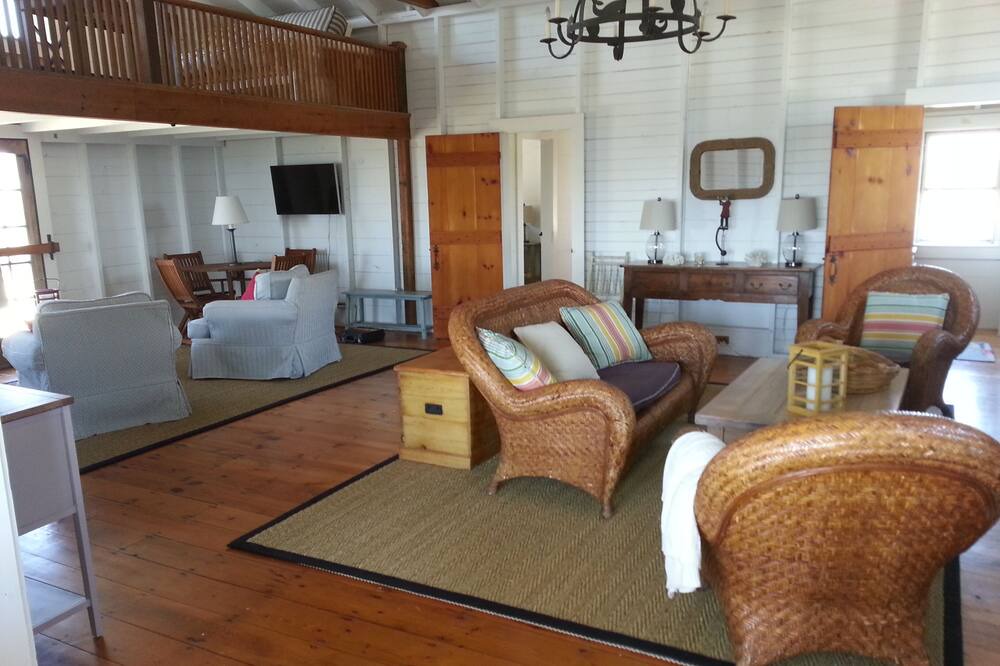 Photo of Livingroom in Warren Landing