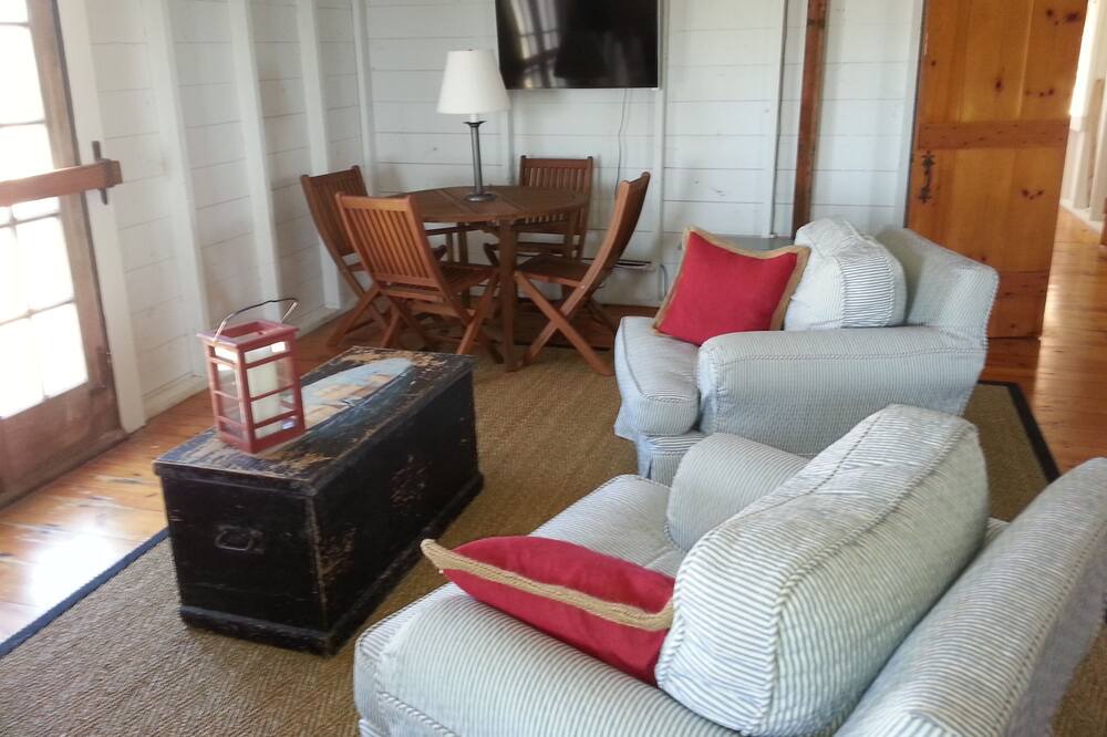 Photo of Livingroom in Warren Landing