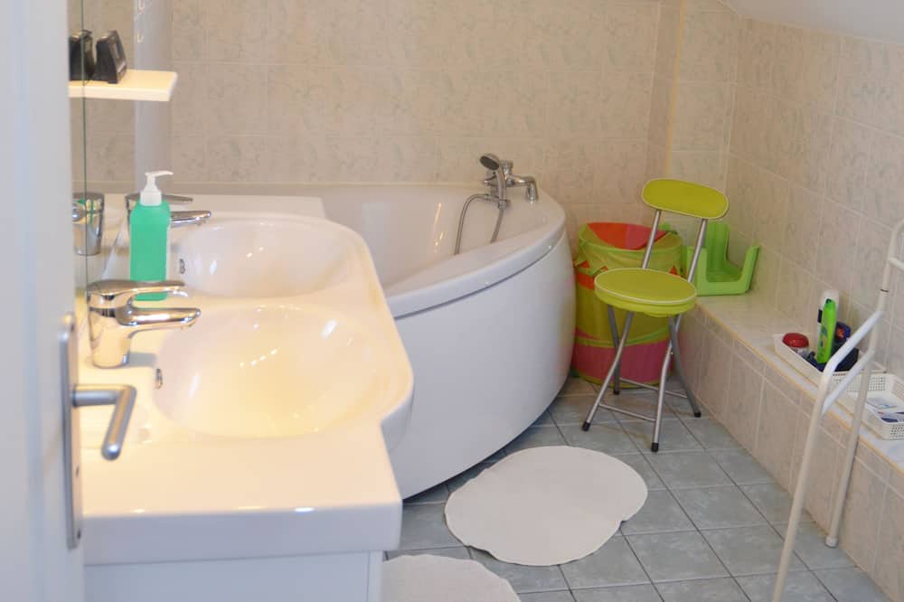 Photo of Bathroom in Villiers-Saint-Georges