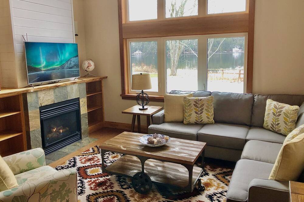 Photo of Livingroom in Muskoka Lakes