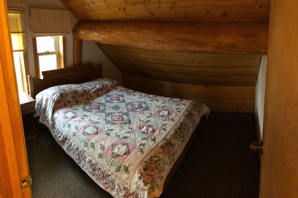 Photo of Bedroom in Trapper Creek