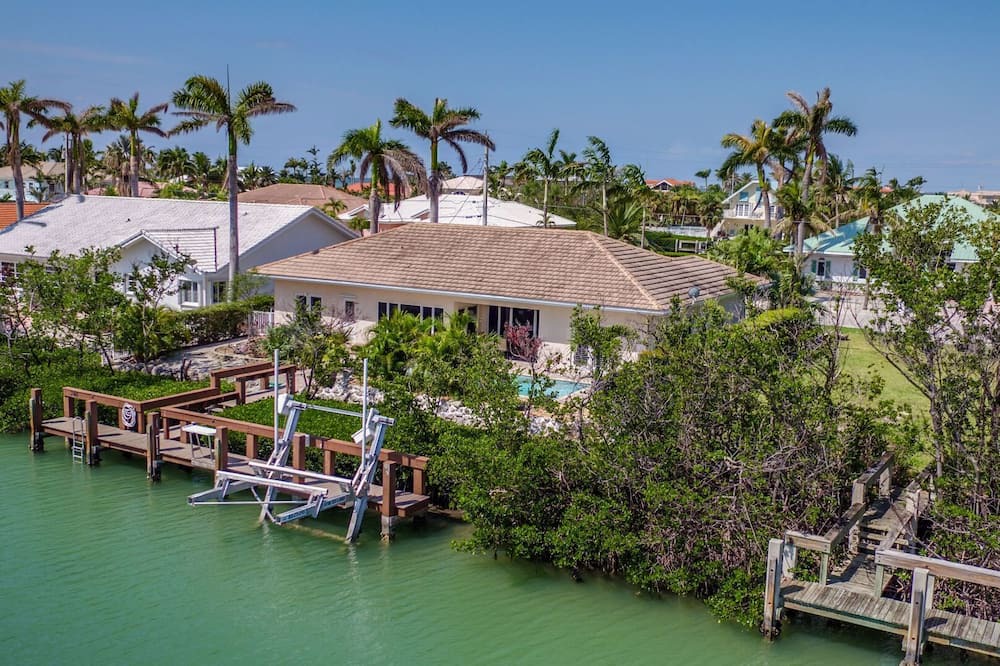 Photo of Others in Coury