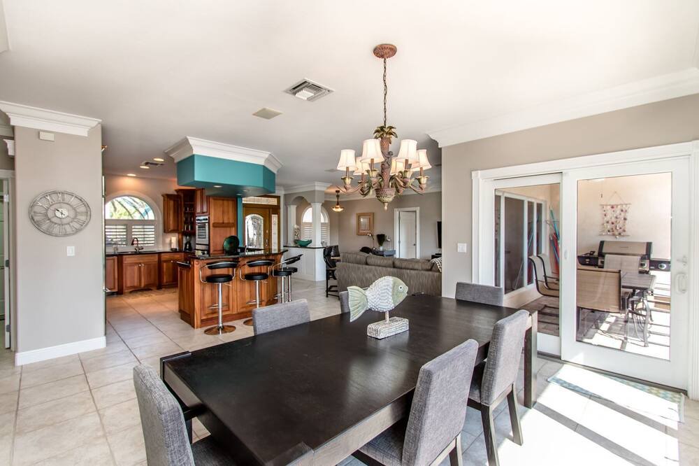 Photo of Others in Coury