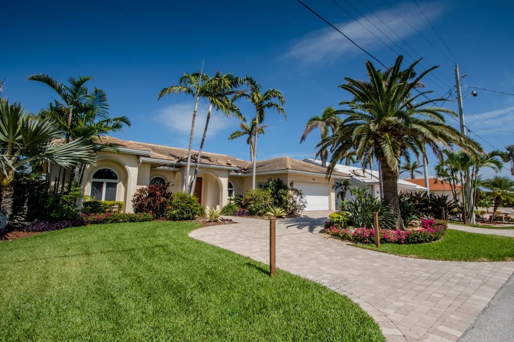 Photo of Others in Coury