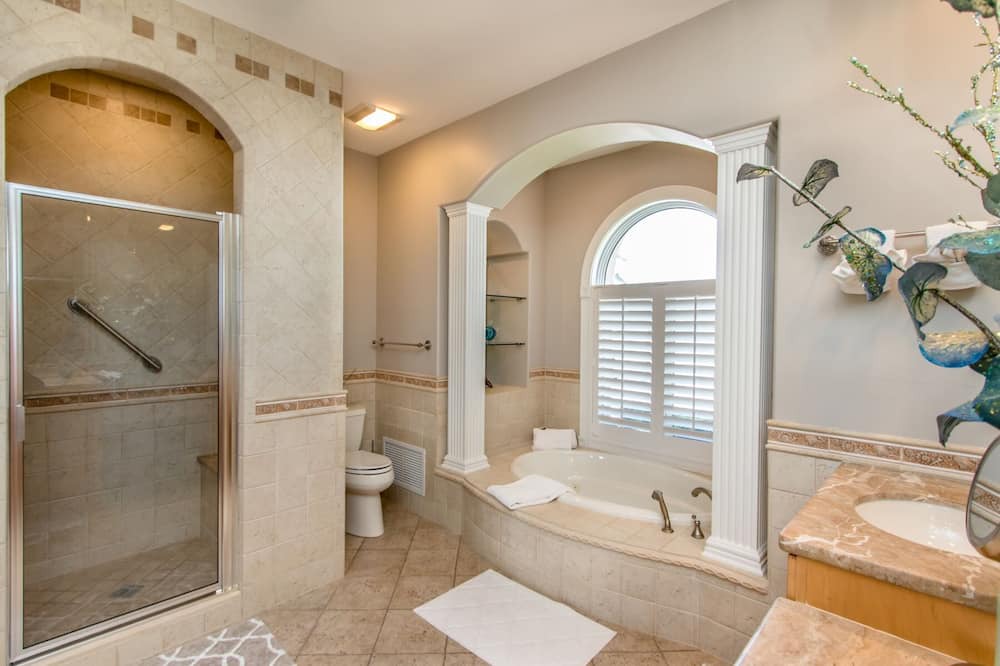 Photo of Bathroom in Coury