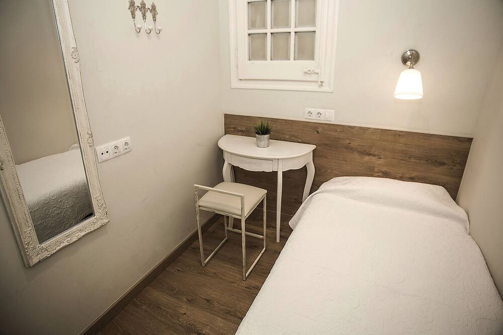 Photo of Bedroom in El Poble-sec