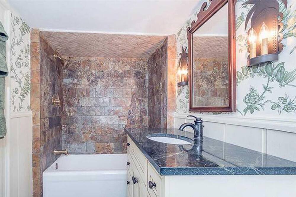 Photo of Bathroom in Ulster Park