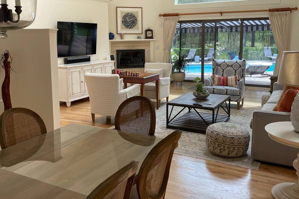 Photo of Livingroom in East Hampton