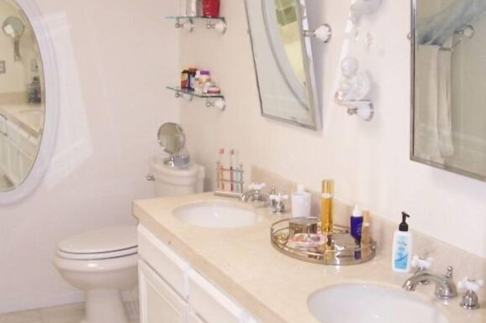 Photo of Bathroom in Norma Triangle