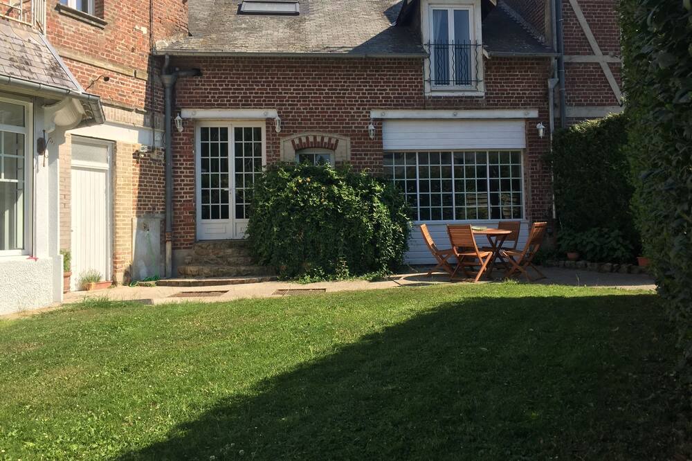 Photo of Outdoor in Croix-Moligneaux