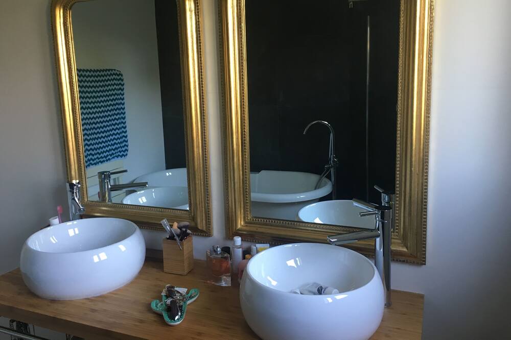 Photo of Bathroom in Baillargues