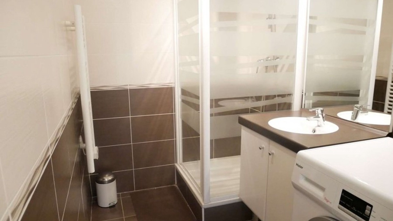 Photo of Others in Etel