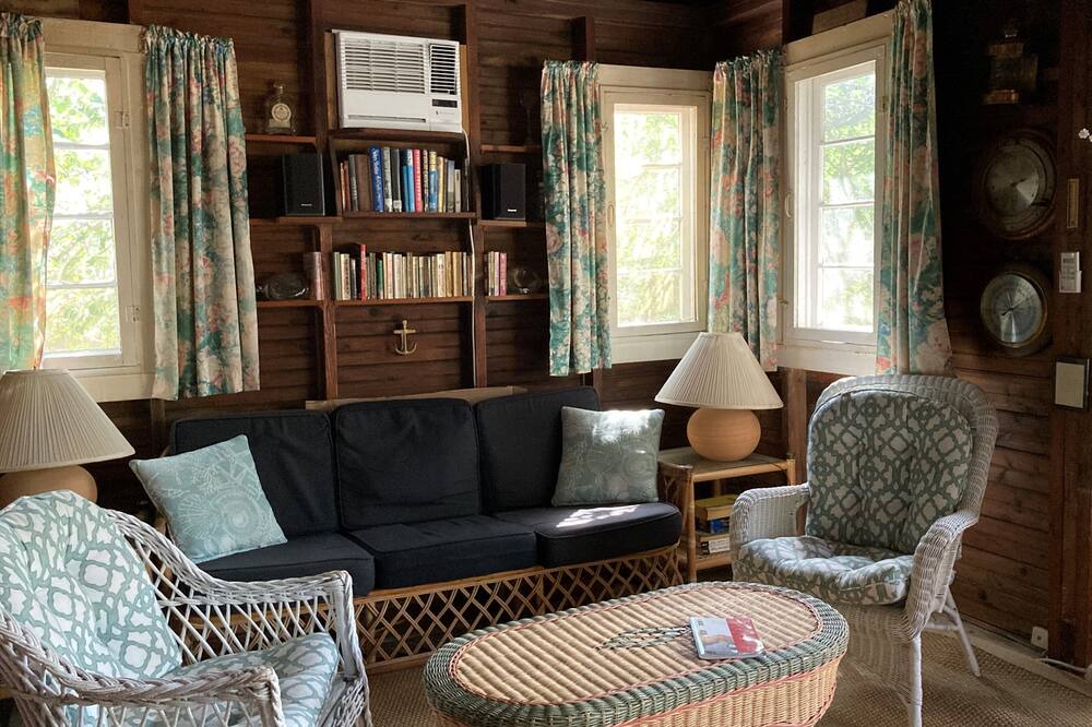 Photo of Livingroom in Ocean Beach